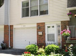 1015 Denham Pl, Schaumburg, IL 60194
