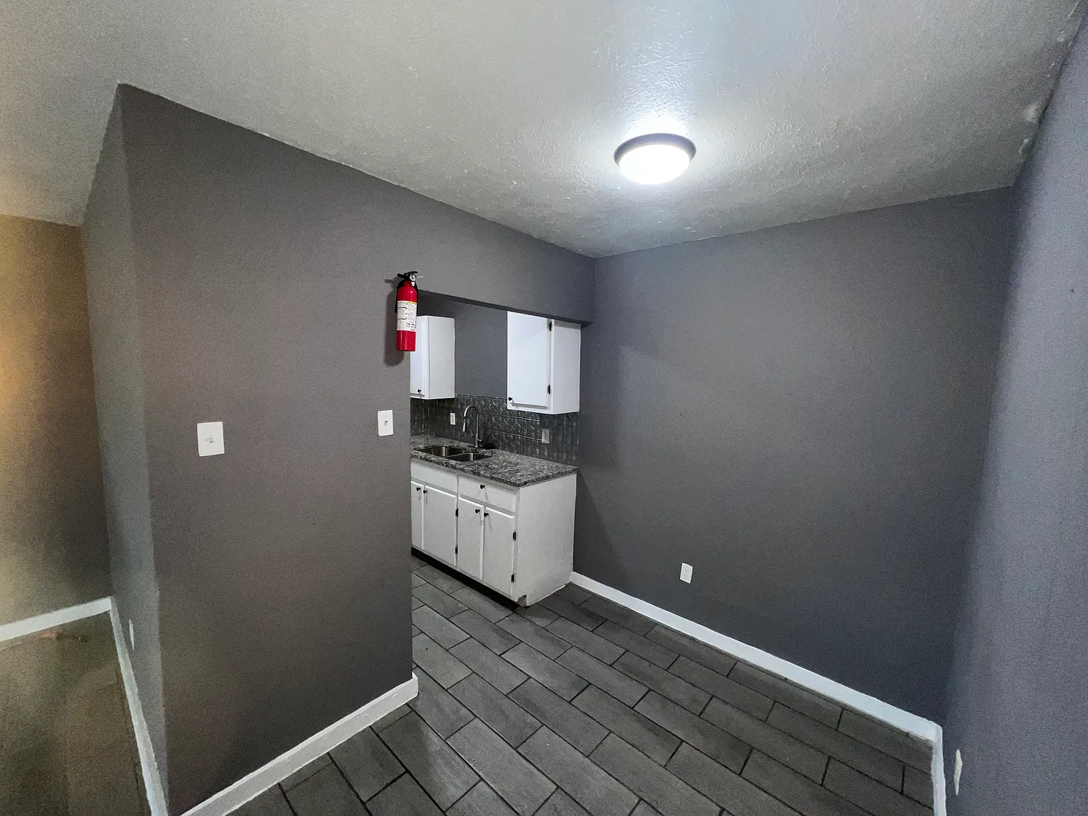 2405 Foreman St — Photo 4
