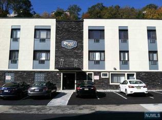 204-218 Undercliff Ave #B, Edgewater, NJ 07020