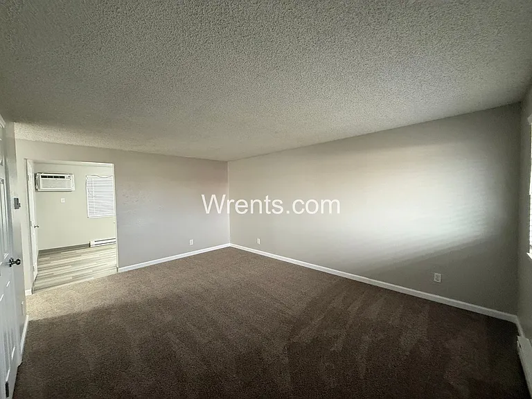 1428 S Lundstrom St — Photo 2
