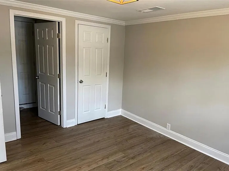 2463 Wayne St SW — Photo 4