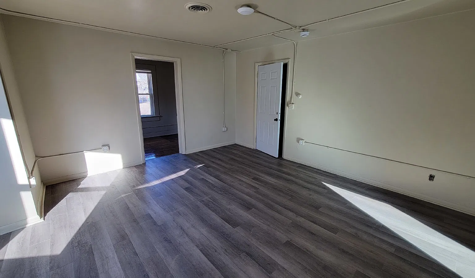 3 bed, 1.5 bath, $460 — Photo 3