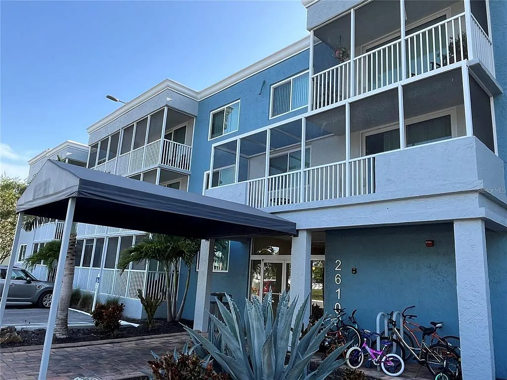 1 bed, 1.0 bath, 714 sqft, $1,400 — Photo 1