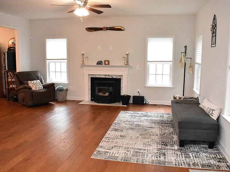 526 Monticello Cir — Photo 9