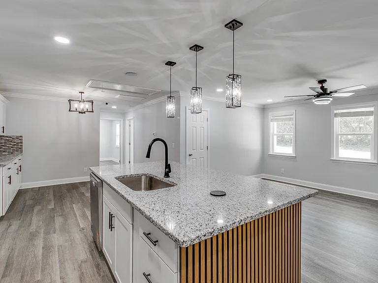 2327 Willow St — Photo 12