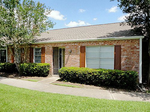 1st image of 8946 Wilcrest Dr #8946