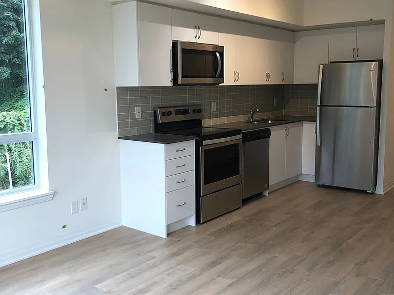 650 Atwater Ave #38 — Photo 4
