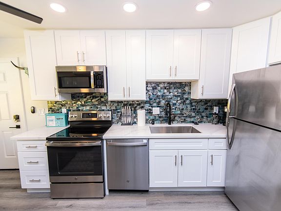 3rd image of 3080 University Ave #6