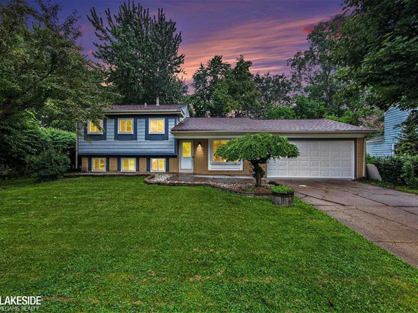 3675 Anvil Dr, Troy, MI 48083