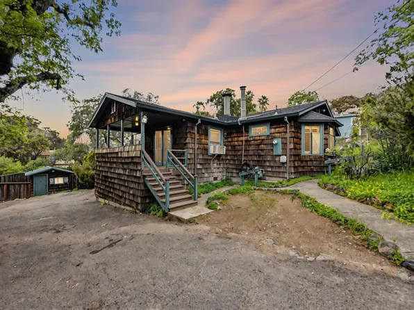 17285 Hillcrest Avenue, Sonoma, CA 95476