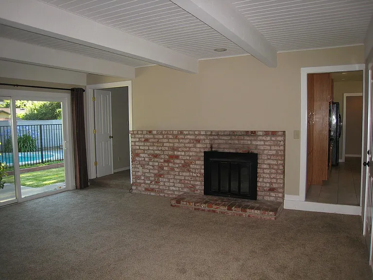 63 Robinhood Dr — Photo 6