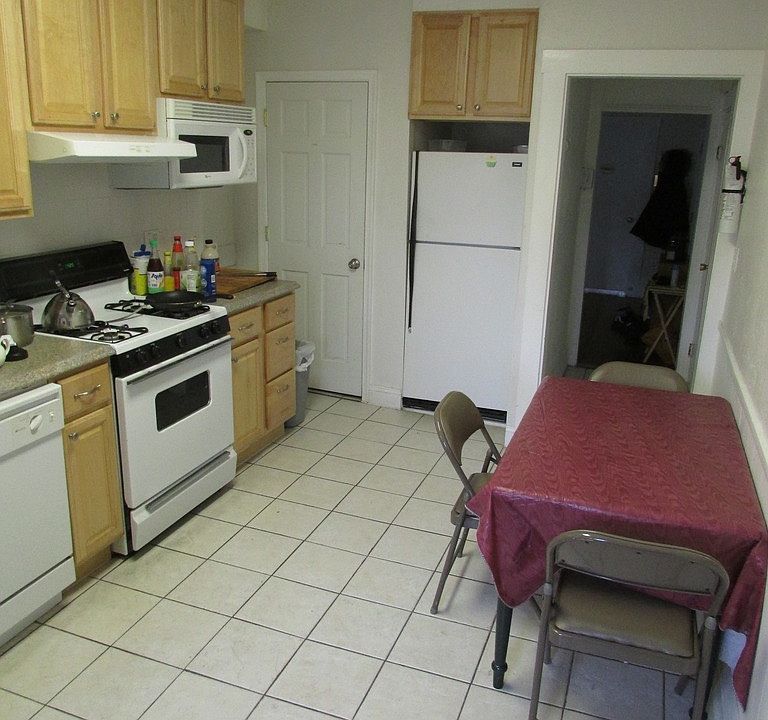 2nd image of 27LD Lambert St #3R