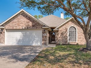 8233 Edgepoint Trl, Fort Worth, TX 76111