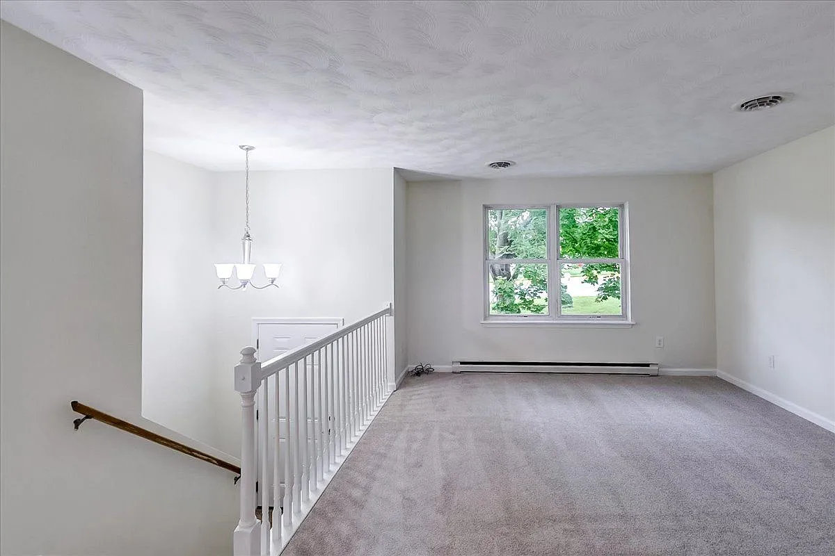4 bed, 1.5 bath, 1220 sqft, $2,300 — Photo 3