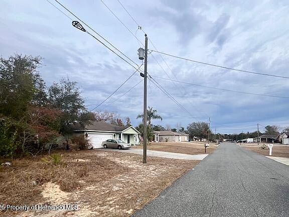 4th image of 10415 Laval St