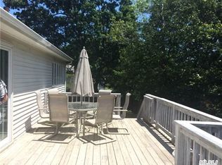 14 Shirley Ln, West Babylon, NY 11704