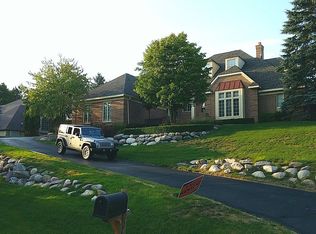 652 Cherry Tree Ln, Rochester Hills, MI 48306