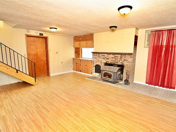 2nd image of 3575 Hawthorne Dr