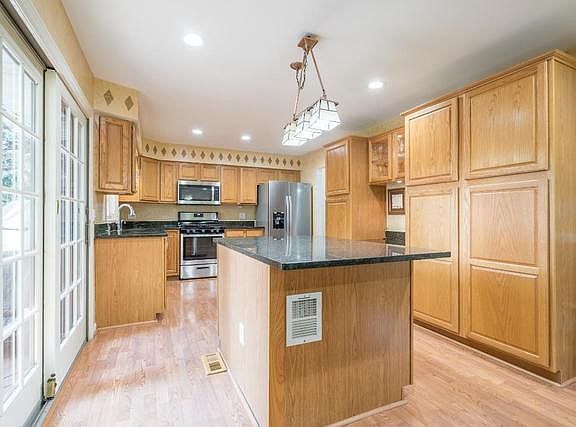 3rd image of 30 W Monterey Ave