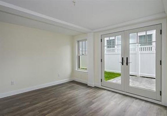 5th image of 7 Sever St #4