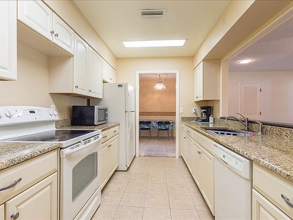 2nd image of 1018 Pineview Cir SW