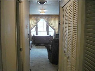 5th image of 2518 Powell Ave