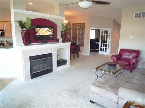 <b><marquee><FONT SIZE=+2>Model Quality Interiors...Spa-Inspired Owner's Suite!</b></marquee></FONT 