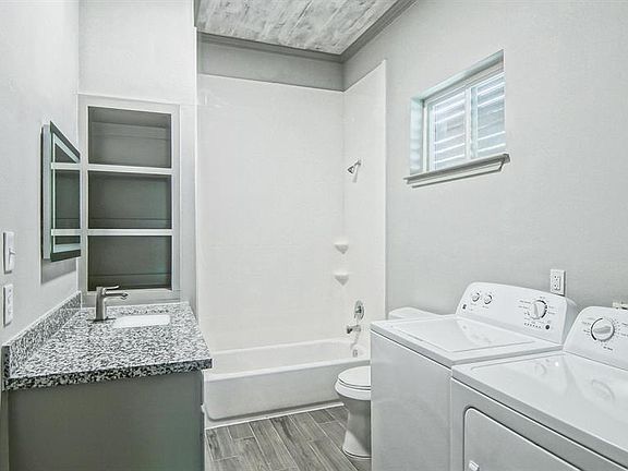 4th image of 215 N Milby St