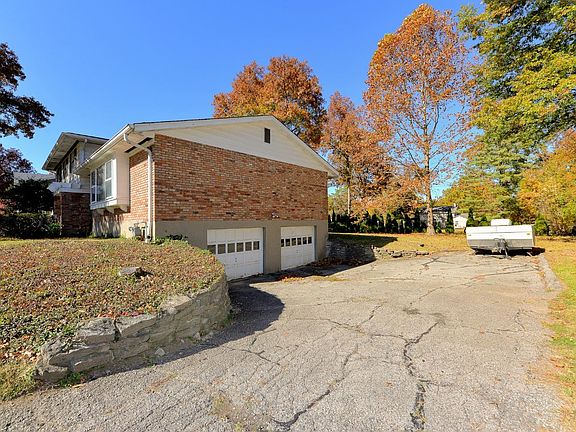 2nd image of 966 Spruceglen Dr