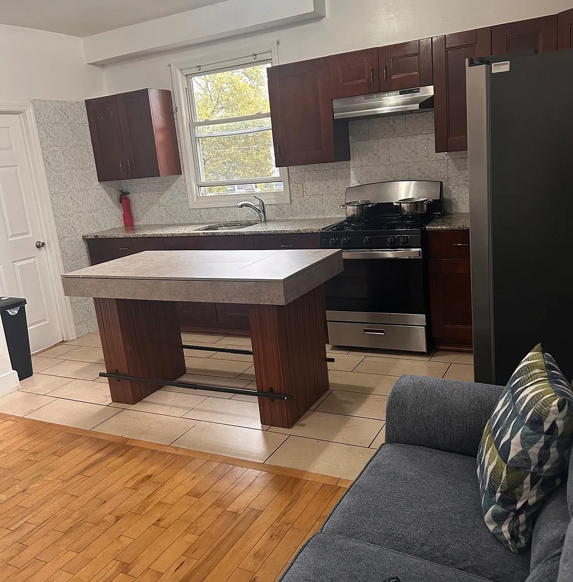 2 bed, 1400 sqft, $1,500 — Photo 4