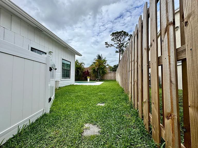 6135 Drake St — Photo 17