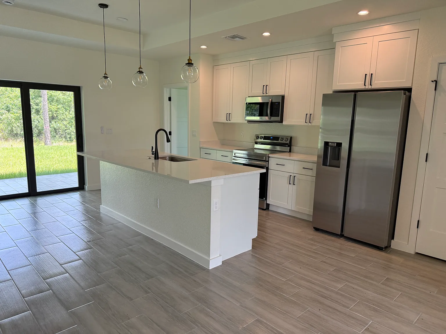 3 bed, 1706 sqft, $2,050 — Photo 3