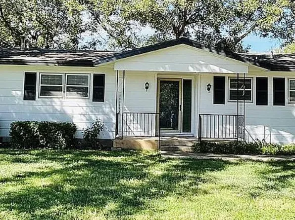 2402 Lockwood St, Tahoka, TX 79373