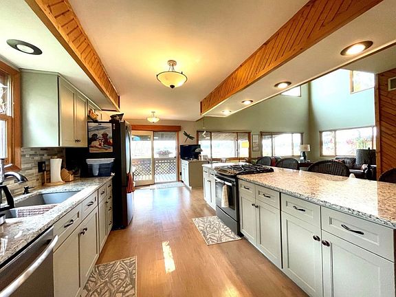 2nd image of 536 E Eagle Lake Dr