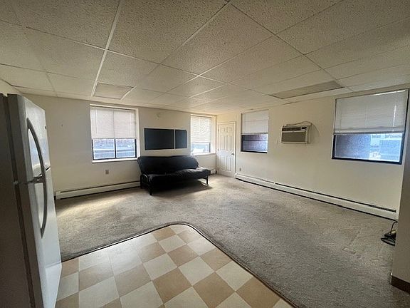 4th image of 7 Charlotte St #1