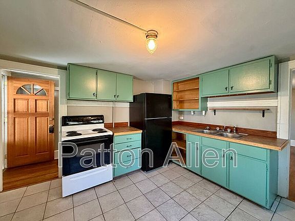 5th image of 330 Hillside St Unit 3