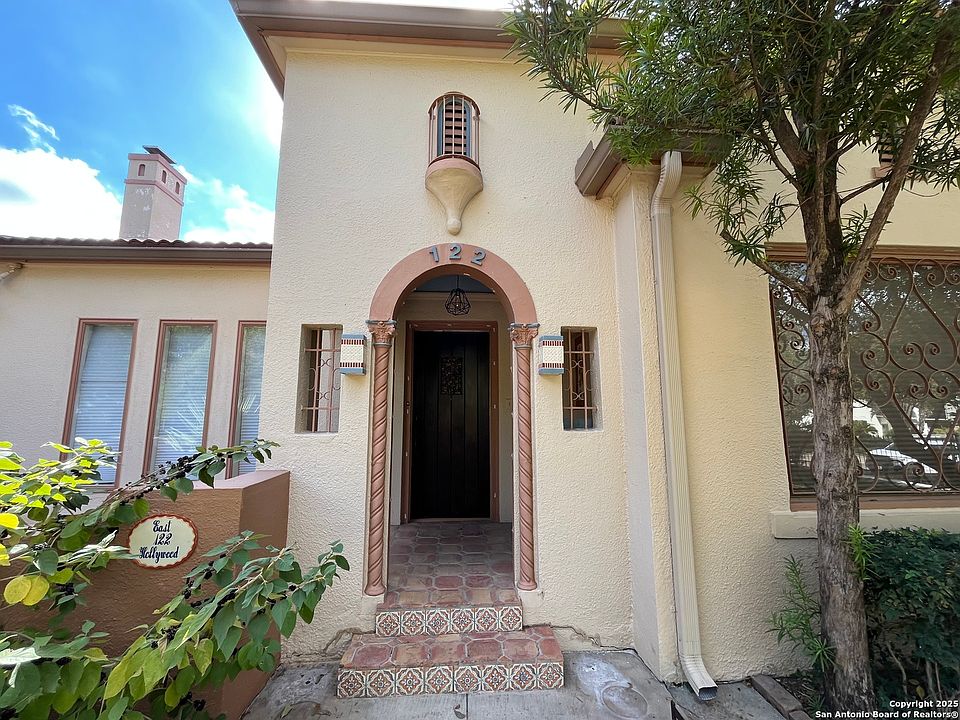 1st image of 122 E Hollywood