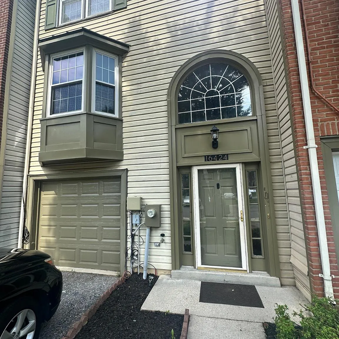 3 bed, 4.0 bath, 1373 sqft, $2,800 — Photo 1