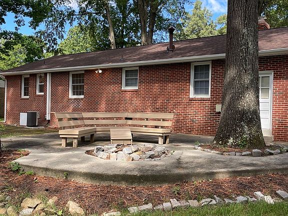 4th image of 1915 Sweetwater Ln
