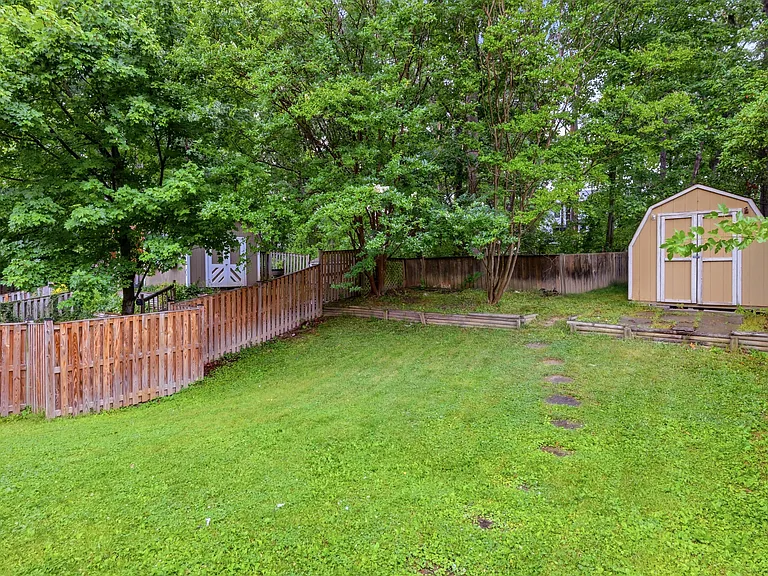 57 Shrewsbury Ct — Photo 33
