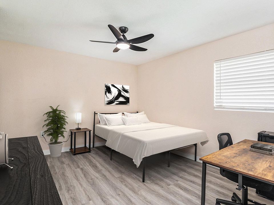 Disclaimer: This photo has been staged. Not all furnishings seen will be provided.