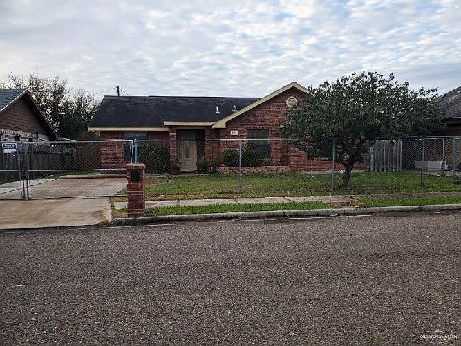1st image of 1004 Lila St