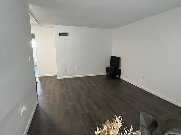 1698 Jefferson Ave #37 — Photo 4