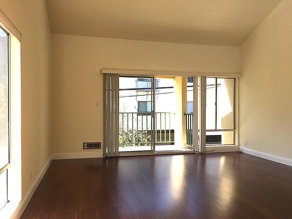 3rd image of 1105 Capuchino Ave #F