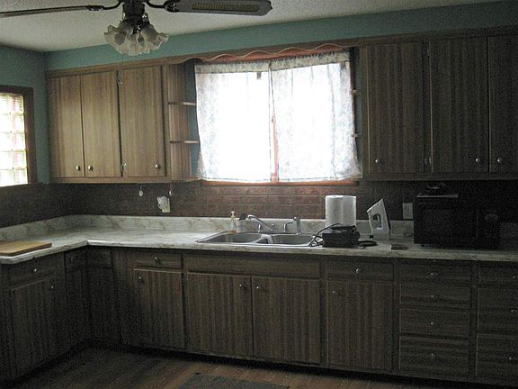 5th image of 411 Millie St