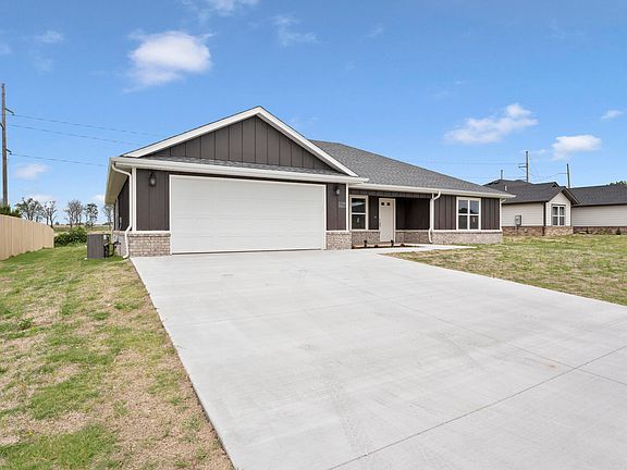 2nd image of 1127 Center Court Cir