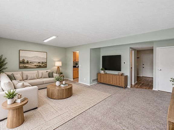 3rd image of 4974 Columbia Cir