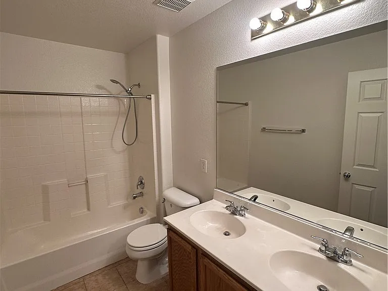 2844 Woodland Park Ave — Photo 20
