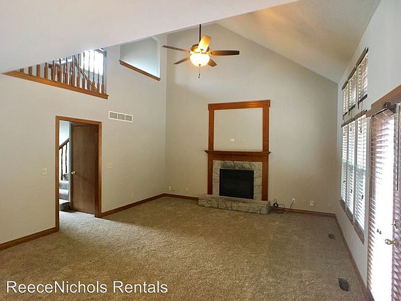 5th image of 15501 Foster St