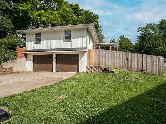 2nd image of 6443 Larsen Ln